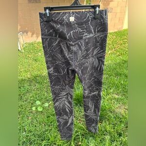 Vuori clean elevation leggings Charcoal Leaf Print